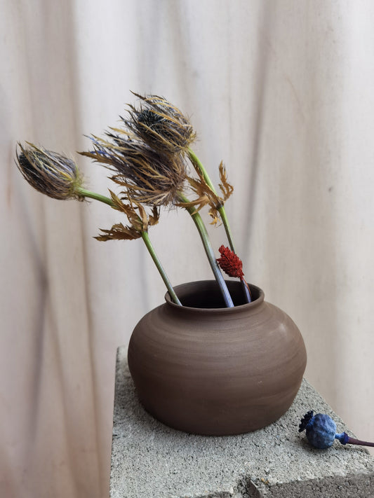 Black clay flower vase